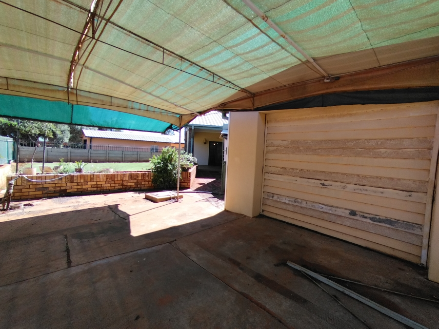 4 Bedroom Property for Sale in Warrenton Northern Cape